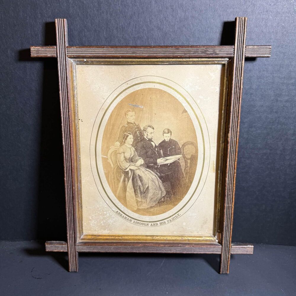 Lincoln Family Photograph [Art 030]